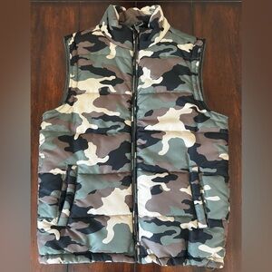 Camouflage Puffer Vest Small